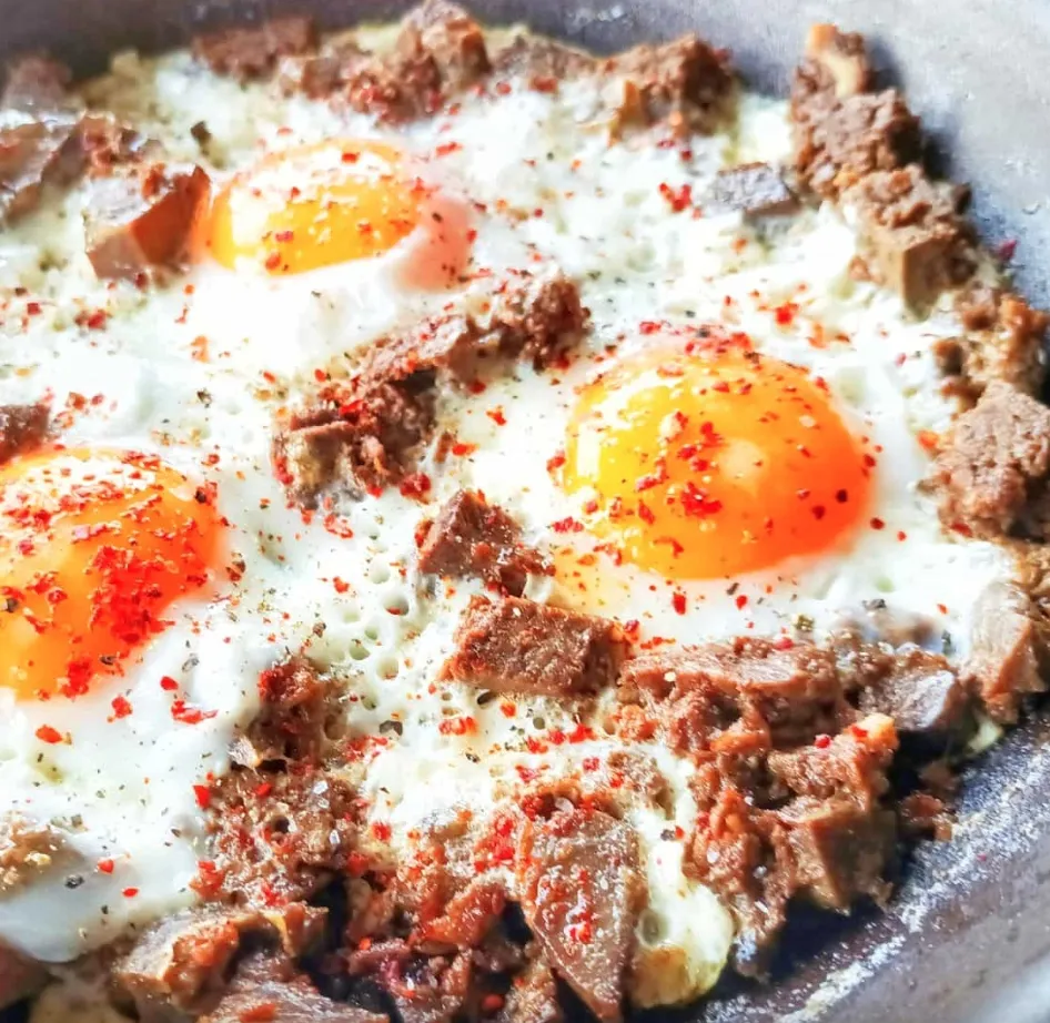 KAVURMALI YUMURTA=630 kcal