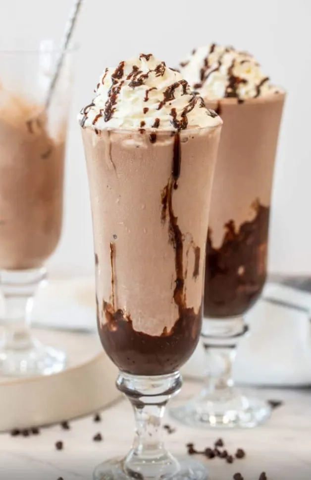 ÇIKOLATA MILKSHAKE=420 kcal
