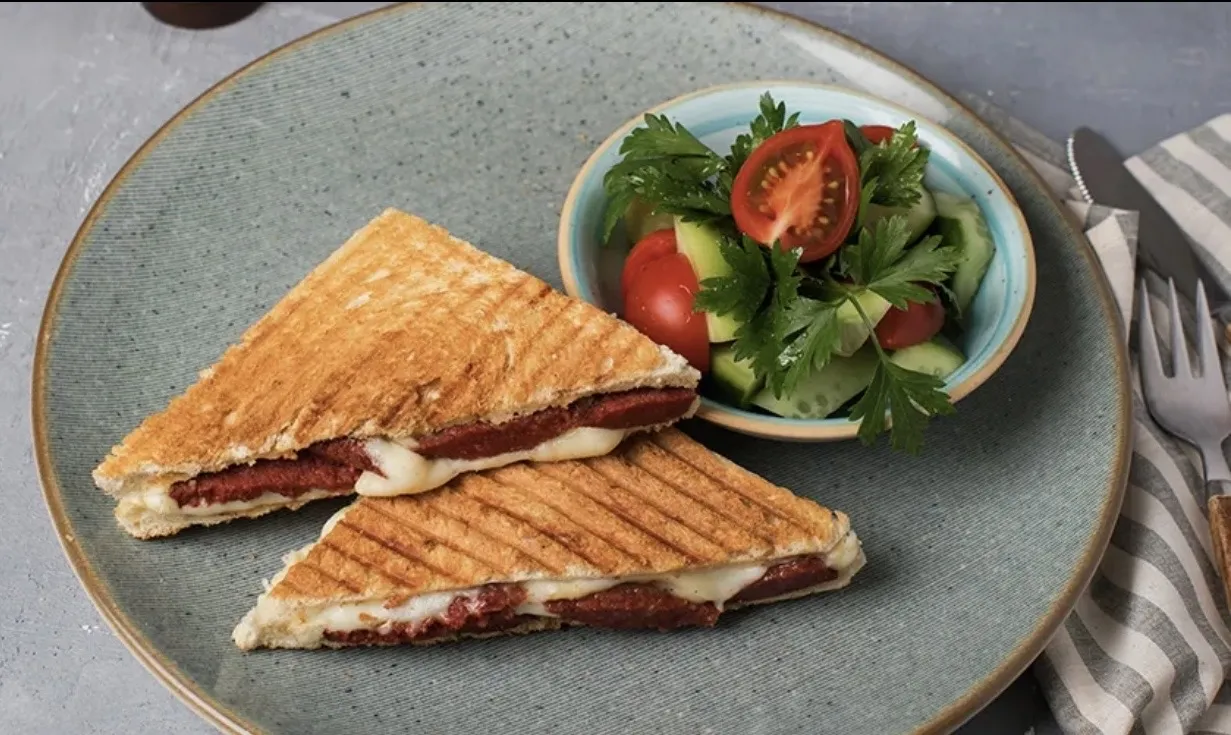 KARIŞIK TOST=420 kcal