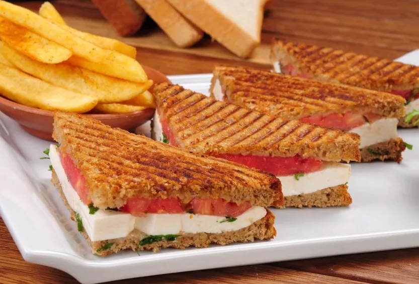 BEYAZ PEYNIRLI TOST=340 kcal